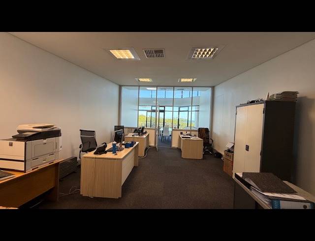 84M² OFFICE TO LET IN LA LUCIA RIDGE